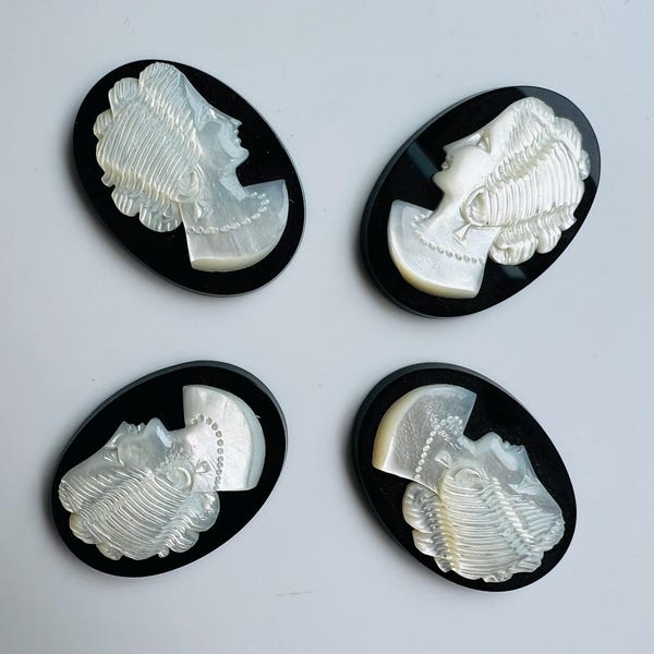 vintage black and real mother of pearl cameo   - 30x22mm -(1pc)-  L.014