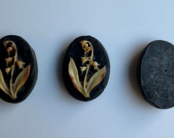 ヴィンテージローズブランチカメオカボション：ドイツ製樹脂製フラワー