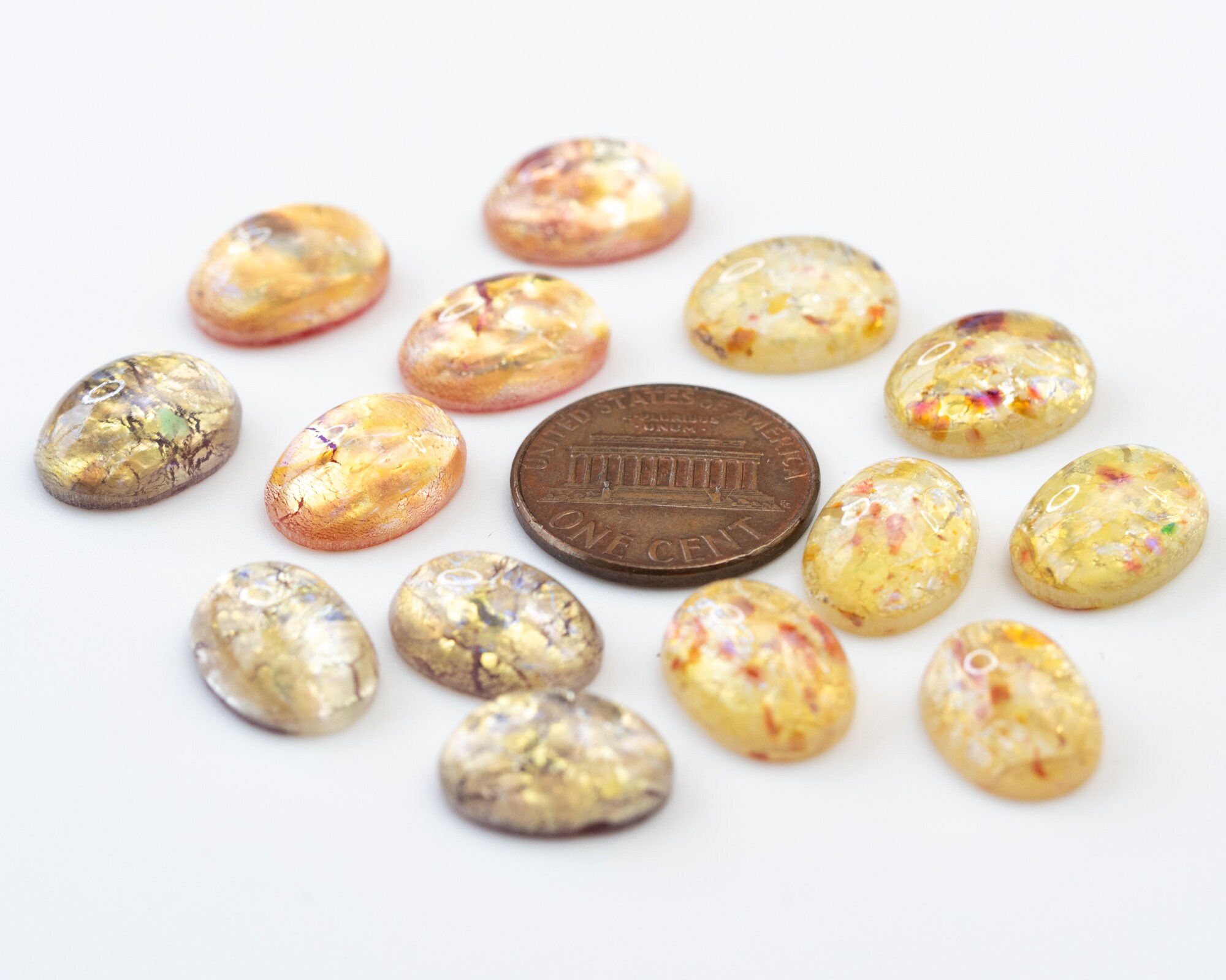 オパール　バグル ヴィンテージ 4 Vintage Glass Opal Cabochons - 3 Colors - Made in Japan