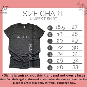 Op de afbeelding: Maattabel voor een unisex T-shirt. De tabel toont de breedte- en lengtemaat in inches voor maten XS tot 3XL.