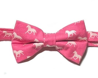 Dark Pink Horses Derby Bow Tie, Kentucky Derby Bow Tie, Bow Tie for Man, Bowtie, Pre-tied, Derby Horses, Derby Style, Bowties, Horse Racing