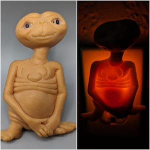 E.T. ET the Extra-terrestrial Night Light Vintage Glowing Chest