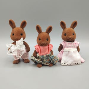 Calico Critters / Flocked Animal FigurineToy / Sylvanian Families / Brown Bunny Rabbit Baby Family