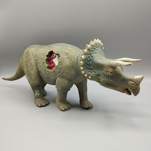 Vintage Jurassic Park Dinosaur Toy / Triceratops JP08 / 1990s 90s 1993 / Kenner