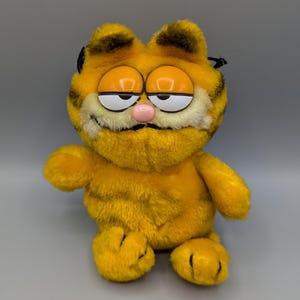 Vintage Garfield the Cat / Retro Stuffed Toy / Vintage Plush toy / Orange Black