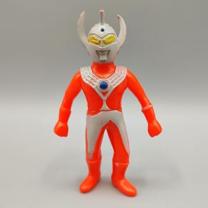 Vintage Bullmark Ultraseven Red Taro Kingsaurus Ultraman Ultra 7 / Sofubi Mini Soft Vinyl / Monster Toy Action Figure / Retro Toy Figure