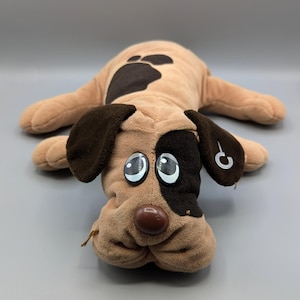 Vintage Pound Puppy / Large / Retro Stuffed Dog / Retro Toy / 1980s 80s / Vintage Plush toy 18 Inch