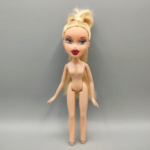 Vintage Bratz Doll / Retro Fashion Brat Doll / 2001 2000s 00s y2k / Chloe Cloe Blonde Blond
