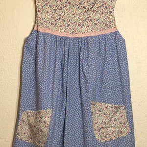 Vintage 80s Womens / Handmade / Shift Dress / Blue White Calico / Knee Length / Sleeveless / Pullover Day Dress / Casual / Spring Summertime