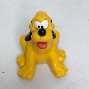 Vintage Disney / Sitting Pluto / Mickey Mouse Friend / Dog / Action Toy Figure / PVC Toy Figure / Cake Topper