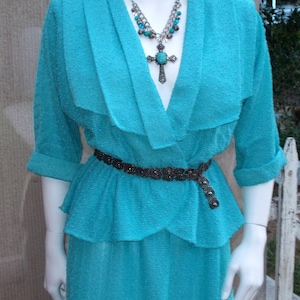 Vintage 80s Womens / Orleon de Paris / V-Neckline / Blue Aquamarine / Textured Blouse Skirt / Below The Knee Skirt / 2 Pc Dress Skirt Set