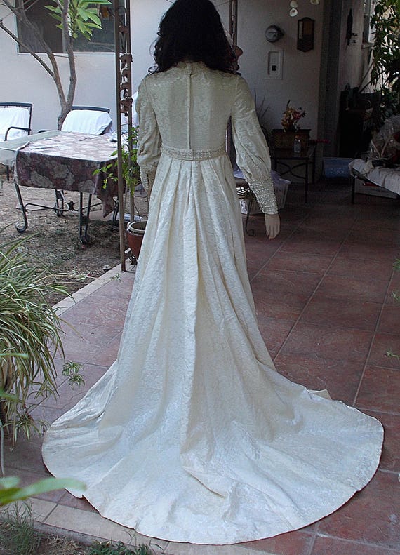 70s White Floral Brocade Handmade Wedding Dress A… - image 9