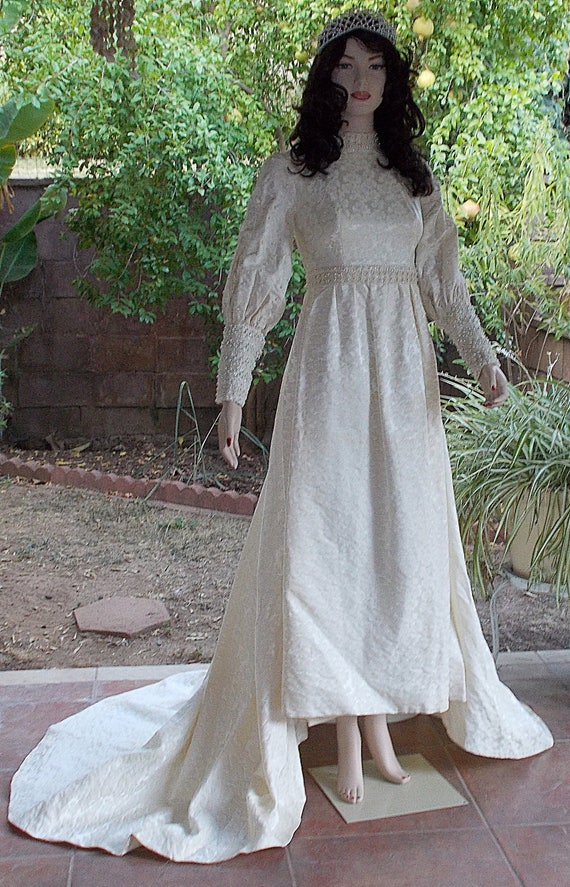 70s White Floral Brocade Handmade Wedding Dress A… - image 4