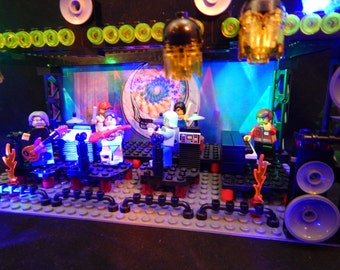 Grateful Dead Stage CUSTOM made of Lego bricks Jerry Garcia Phil Lesh Bob  Weir [OVER 200 Pieces!] [NOT a shirt pin or sticker]