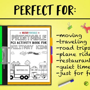 Pu&ograve; includere: Un libro di attivit&agrave; stampabile in bianco e nero per bambini militari con il titolo "Printable PCS Activity Book for Military Kids" e il testo "100+ Pages!" La copertina presenta un camion di trasloco, un'auto e delle scatole.