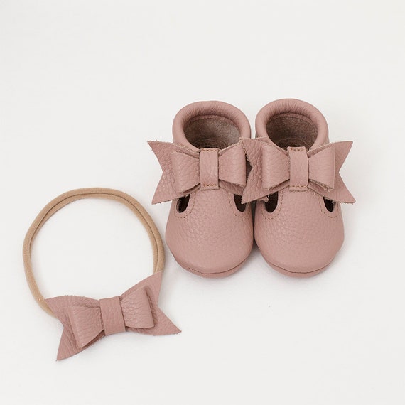 Choose color)) Italian leather. T strap baby moccasins, newborn ,infant, toddler, birthday shoes, baby gift, summer moccasins, baby shower Choose color)) Italian leather. T strap baby moccasins, newborn ,infant, toddler, birthday shoes, baby gift, summer moccasins, baby shower