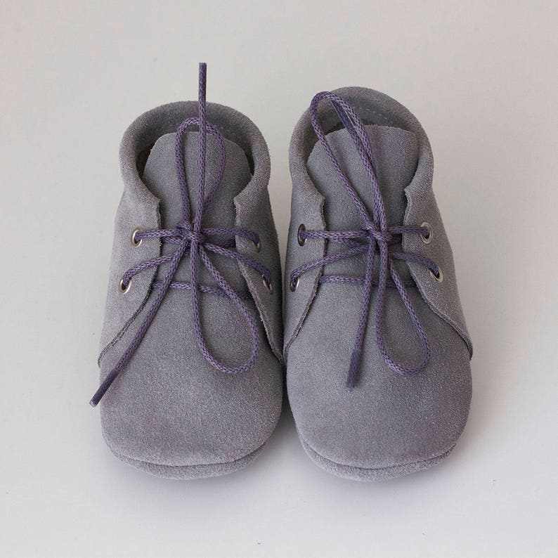 Handmade suede grey baby moccasins with shoelaces. CUSTOM COLORNewborn, infant, toddler soft shoes Handmade suede grey baby moccasins with shoelaces. CUSTOM COLORNewborn, infant, toddler soft shoes