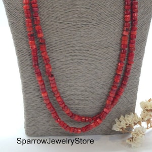 Collier multi-rangs en corail rouge. Long collier en corail enroulé, sans fermoir. Cadeau personnalisé pour maman. Véritable corail ancien. Cadeau pour elle.