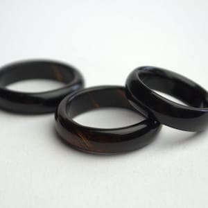 Natürliche schwarze Achat Steinband Feste Steinringe Größe 6 7 8 9 10 Geschnitzte Edelstein Ring Schwarzer Onyx Achat Schmuck Ring Valentinstag Geschenke für ihn