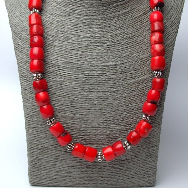 Collier de corail rouge naturel, collier de perles vintage pour elle, collier tendance bohème, cadeau personnalisé pour maman, cadeau d'anniversaire pour sa femme