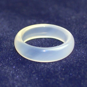 Gray Agate Stone Band Ring: Unisex Carved Gemstone