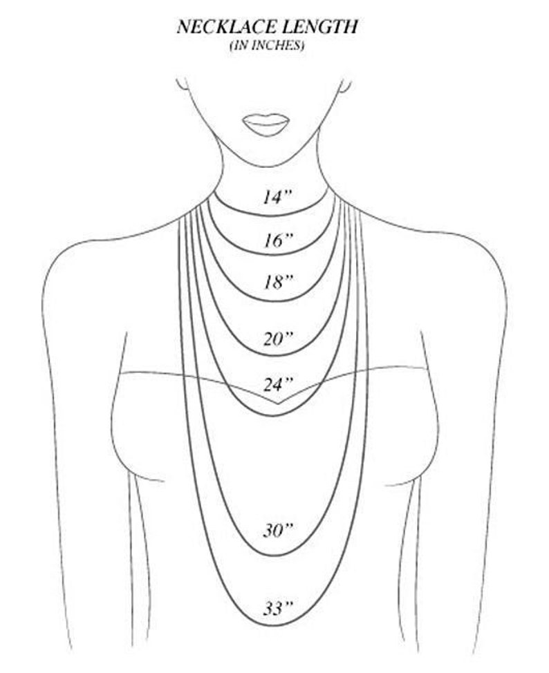 Peut inclure: Un dessin au trait d'un cou de personne avec diff&eacute;rentes longueurs de collier indiqu&eacute;es en pouces, allant de 14 pouces &agrave; 33 pouces.