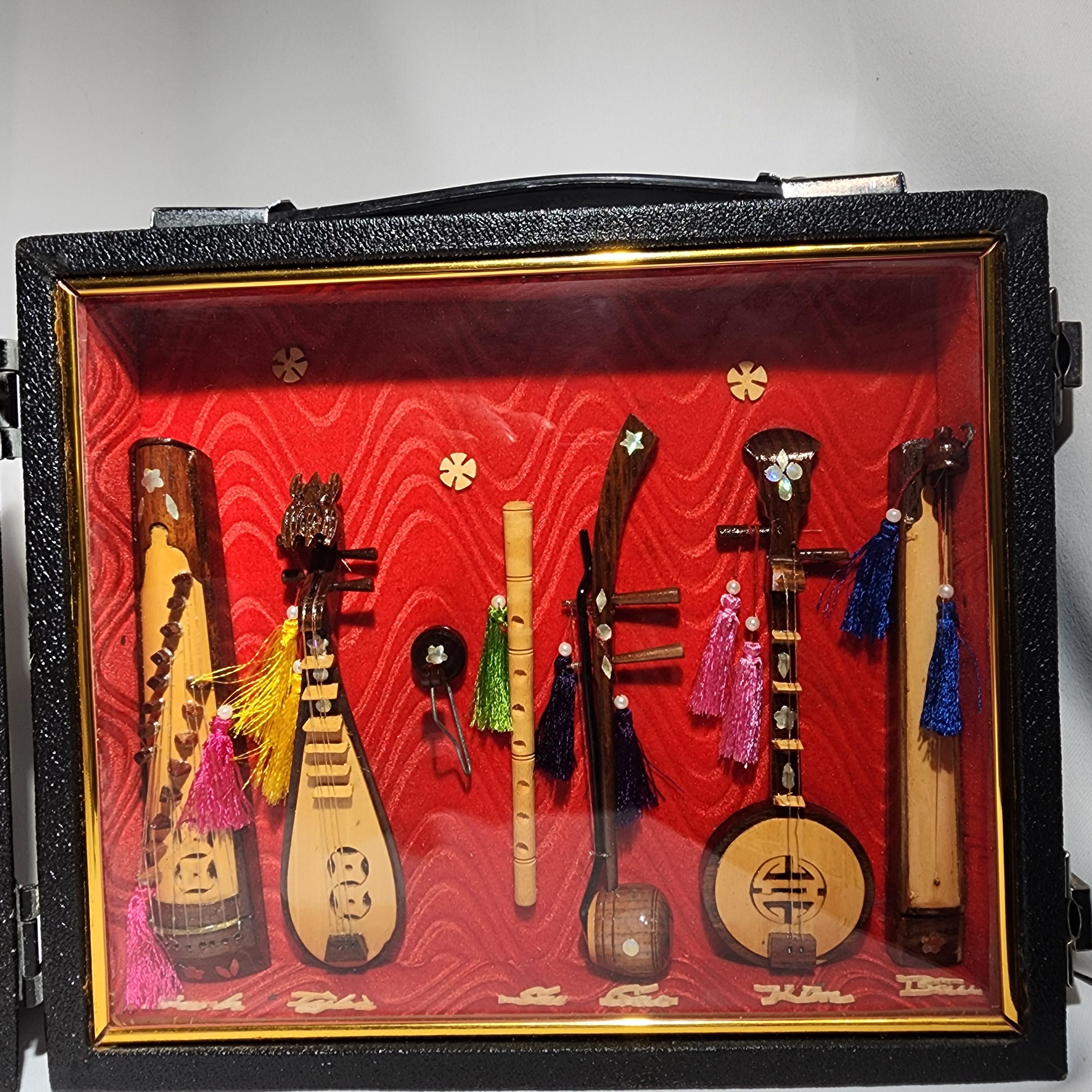 Vintage Vietnam Miniature Musical Heritage Miniatures in  display picture 2