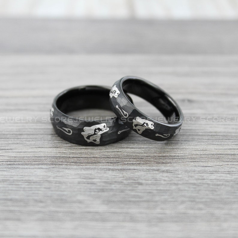 FREE SHIPPING FREE Custom Engraving 2 Piece Couple Set Tungsten Bands Hammered Finish Bass Pattern Ring Hunting Rings Fishing Tungsten Rings