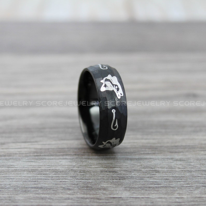 FREE SHIPPING FREE Custom Engraving 2 Piece Couple Set Tungsten Bands Hammered Finish Bass Pattern Ring Hunting Rings Fishing Tungsten Rings
