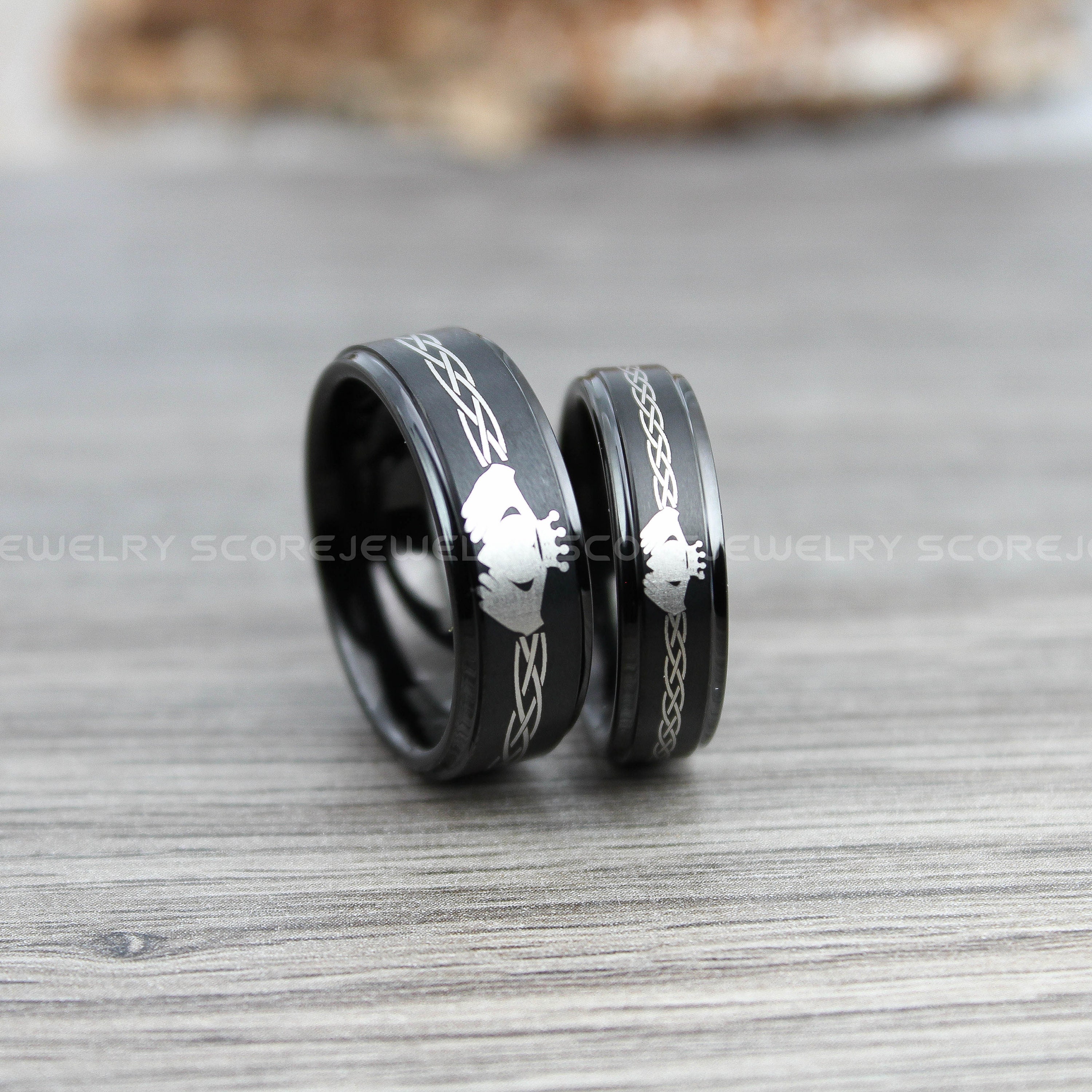 TUNGSTORY 4mm Anello Nero per Donne Fede Nuziale in Tungsteno con Claddagh Celtico e Trifoglio Pattern Taglia 10