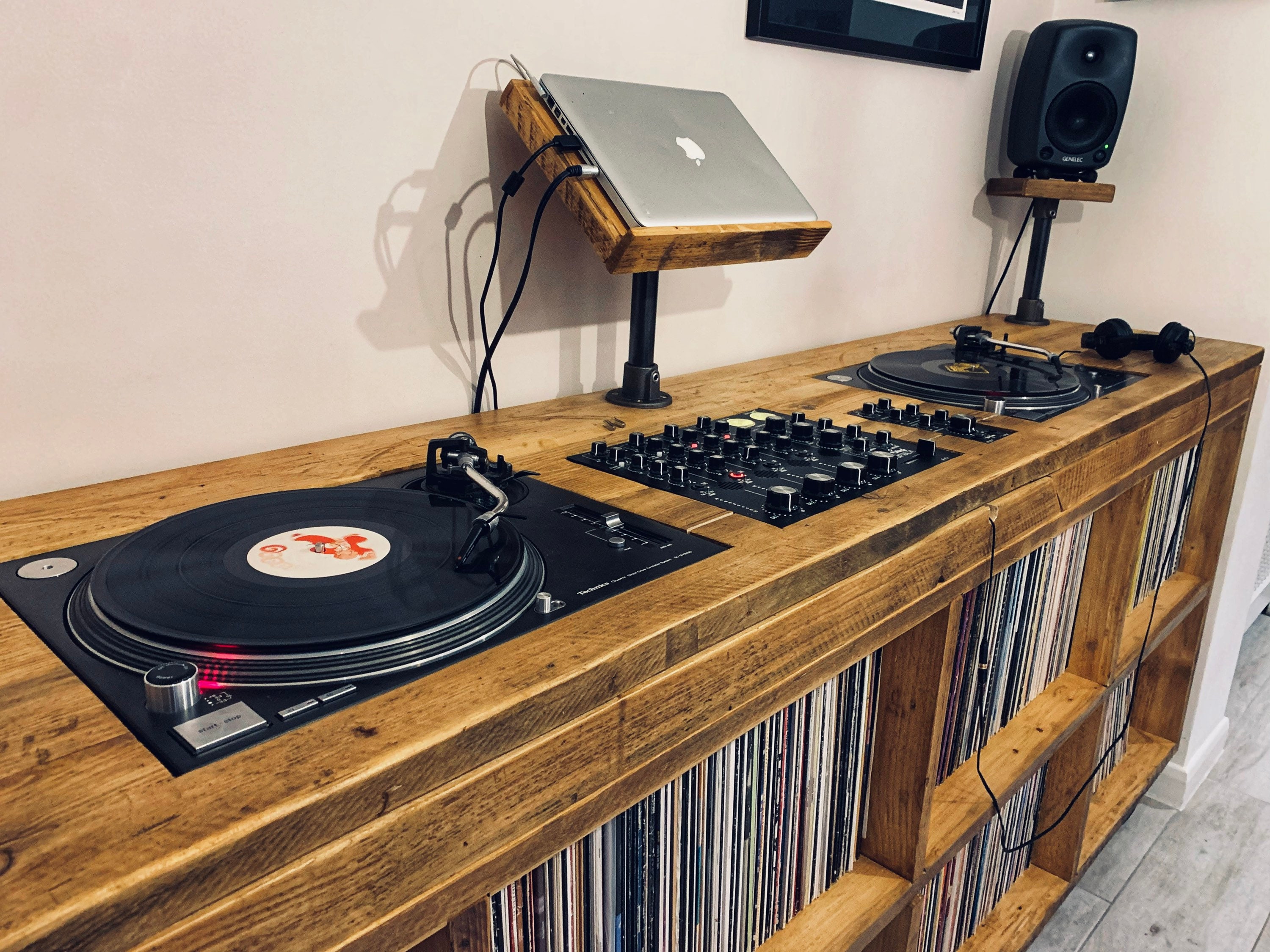 MESA PARA DJ EN MADERA / Centro del Sonido