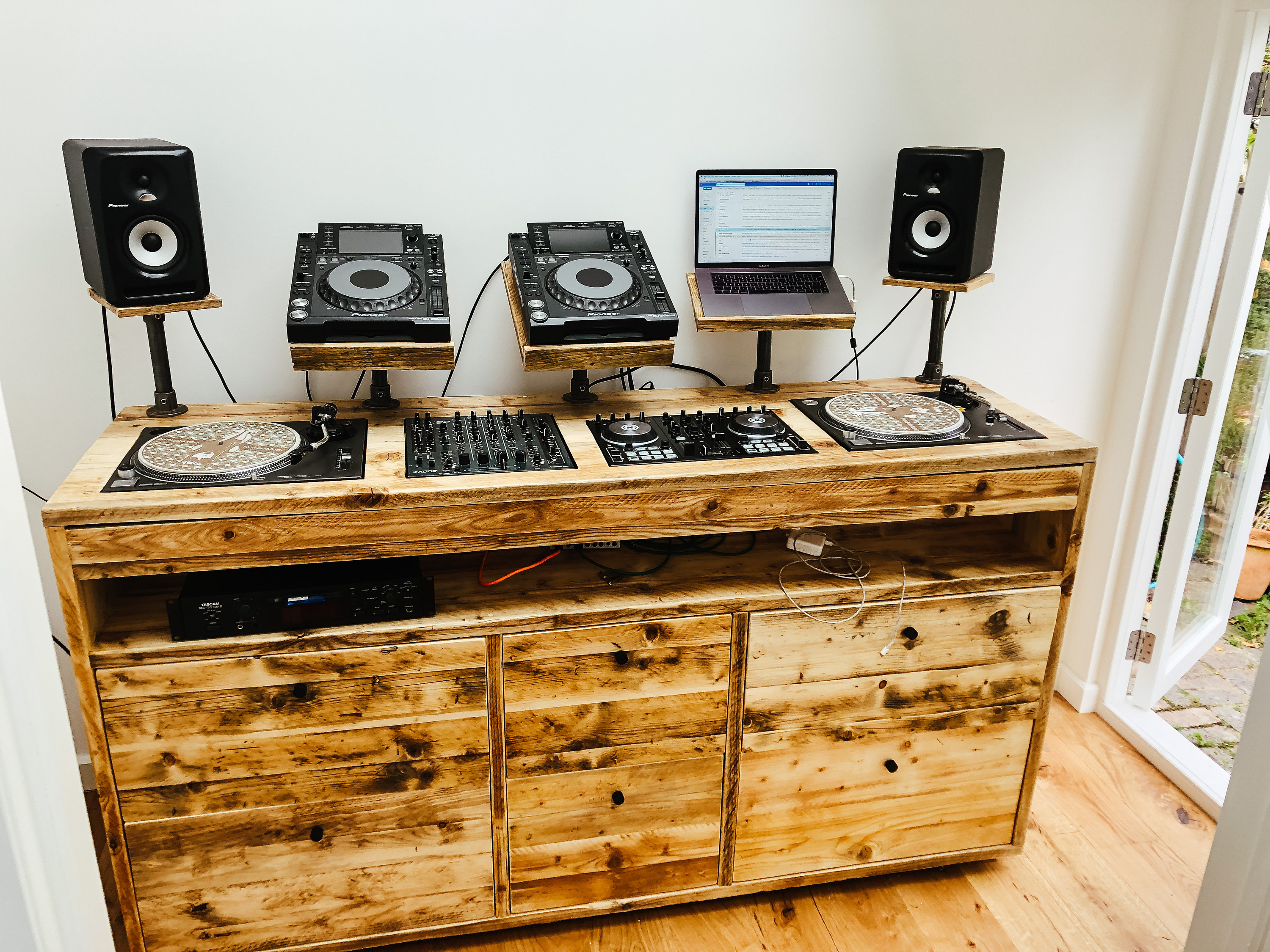 DJ Booth / DJ Table / DJ Furniture/ Dj Deck Stand / Dj Desk / Dj Unit / Dj  Workstation 