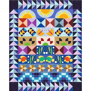 Könnte beinhalten: Ein farbenfroher Quilt mit Patchwork-Muster, das Sonnen, Schmetterlinge, Fische und geometrische Formen zeigt. Der Quilt ist aus verschiedenen Stoffen in Blautönen, Lila, Rosa, Rot, Gelb und Braun gefertigt.