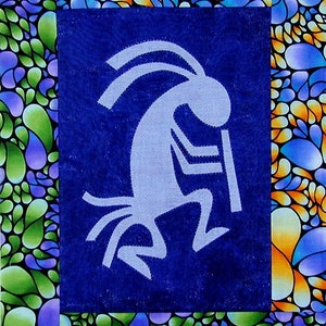 Kokopelli - Trapunta con applicazione in organza - Scarica il modello in tedesco