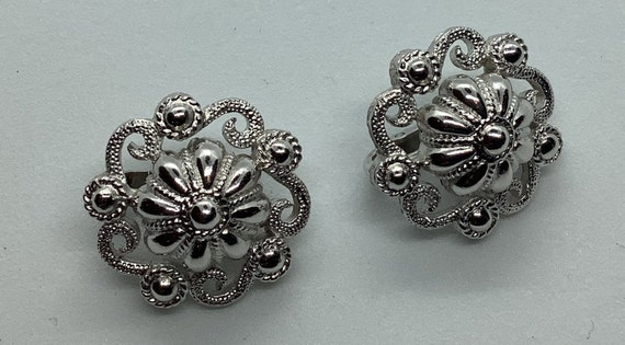 Crown Trifari silver toned vintage clip on earrin… - image 9