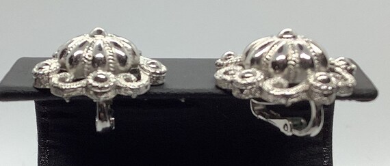 Crown Trifari silver toned vintage clip on earrin… - image 10