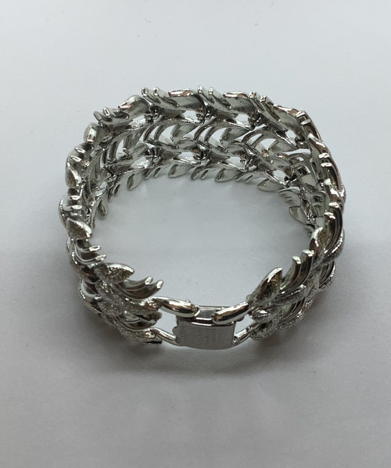 Striking Coro silver toned vintage braclet