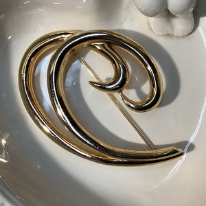 Trifari signed Vintage brooch