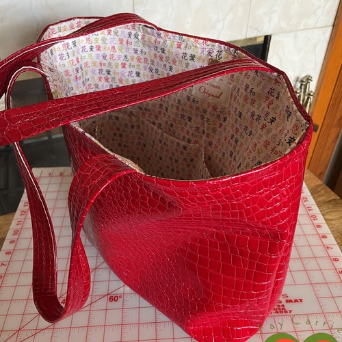 Gorgeous Designer Travel Tote Bag. Crocodile Faux Embossed Red Leather. Magnetic Snap Closure. Eight Pockets. shops One of a Kind.