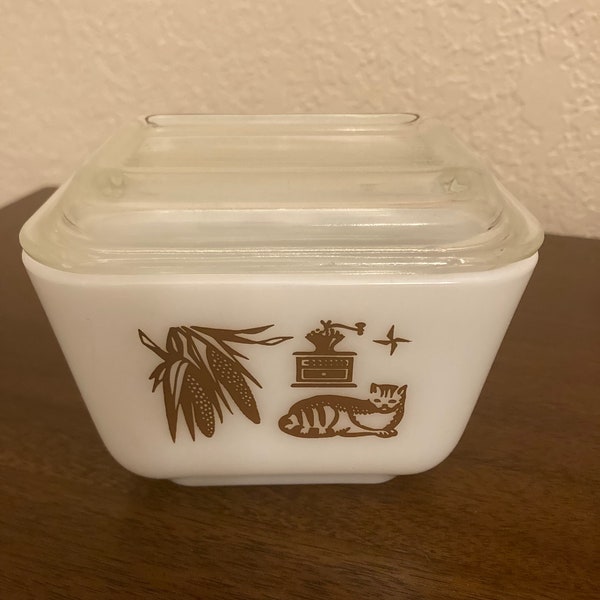 Pyrex Early American small refrigerator dish with lid vintage