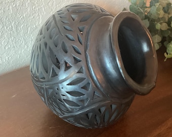 Barro Negro carved pierced traditional Oaxacan vase, rounded bottom, vintage, excellent condition
