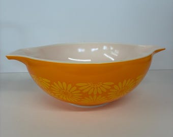 Pyrex Daisy Cinderella bowl large nesting bowl, orange yellow flowers, vintage