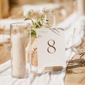 Números de mesa impresos en cartulina minimalista moderna para bodas, despedidas de soltera, baby shower o eventos.