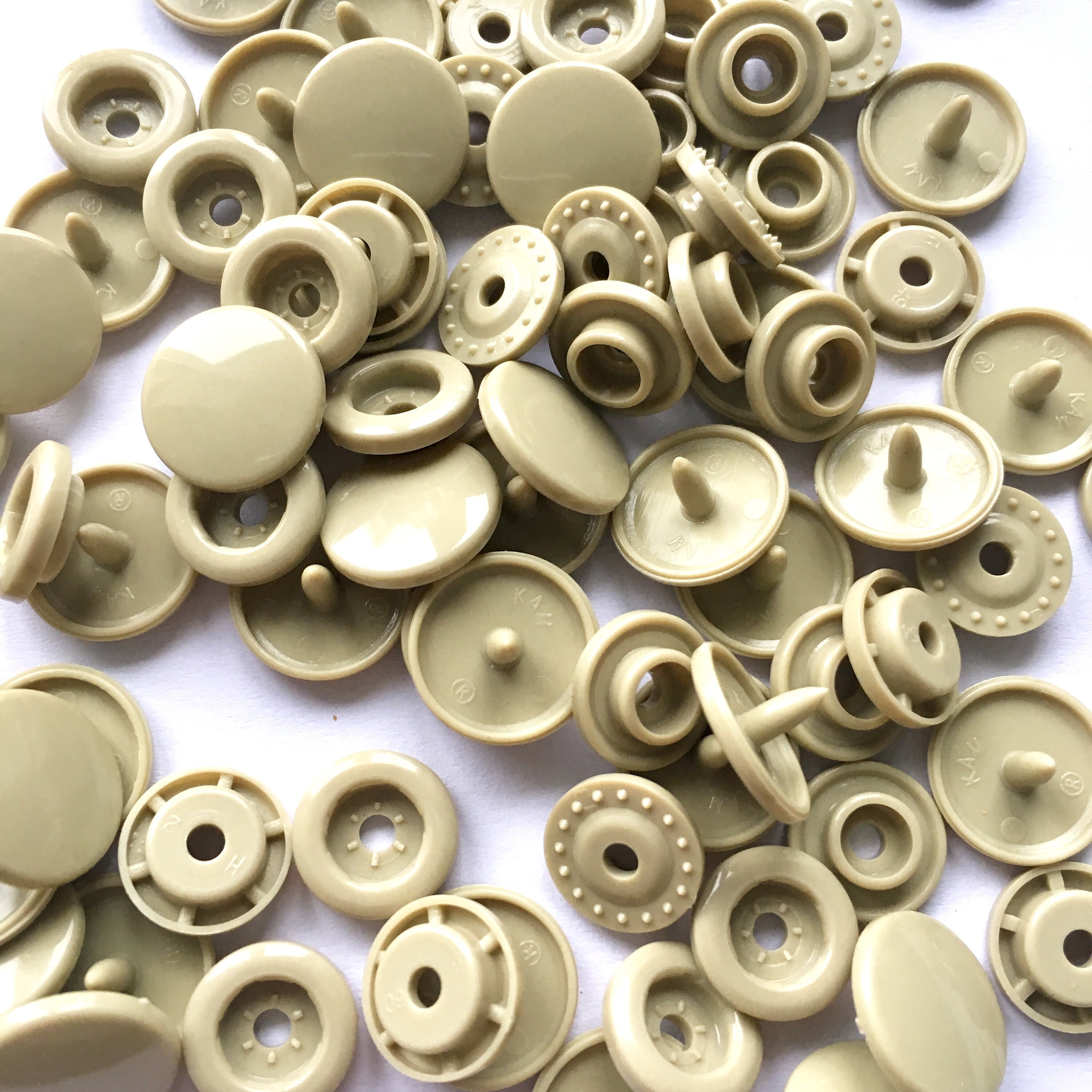 pack of 25 KAM Plastic Snaps 12.4mm