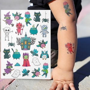 Tatuaggi temporanei di Halloween per bambini. Bomboniere "dolcetto o scherzetto" con simpatici e spettrali Dracula, Streghe, Zombie, Diavoli e altri personaggi inquietanti.