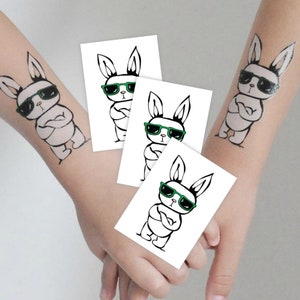 Trasferimenti temporanei per tatuaggi Rad Rabbit. Adesivi per il corpo con coniglietto alla moda in occhiali da sole in stile hipster. Bomboniere per feste di compleanno, regalo per bambini.