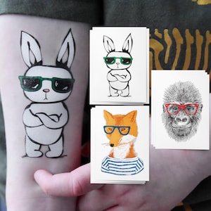 Tatuajes temporales de conejo, zorro y gorila. Animales geniales de estilo hipster, ideales como recuerdo de fiesta de cumpleaños infantil.