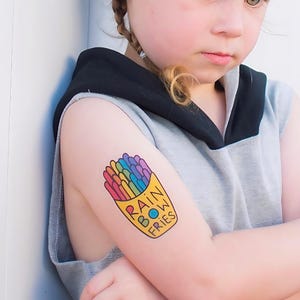 Regenbogen Pommes Tattoos. Satz von 3 Chips Fake Tatts.