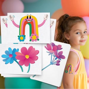 Lächelnder Regenbogen mit rosa Blumen Tattoo-Transfers. Körper Aufkleber für Kids. Geburtstag Gastgeschenke. Kinder Tattoos, Geschenke.