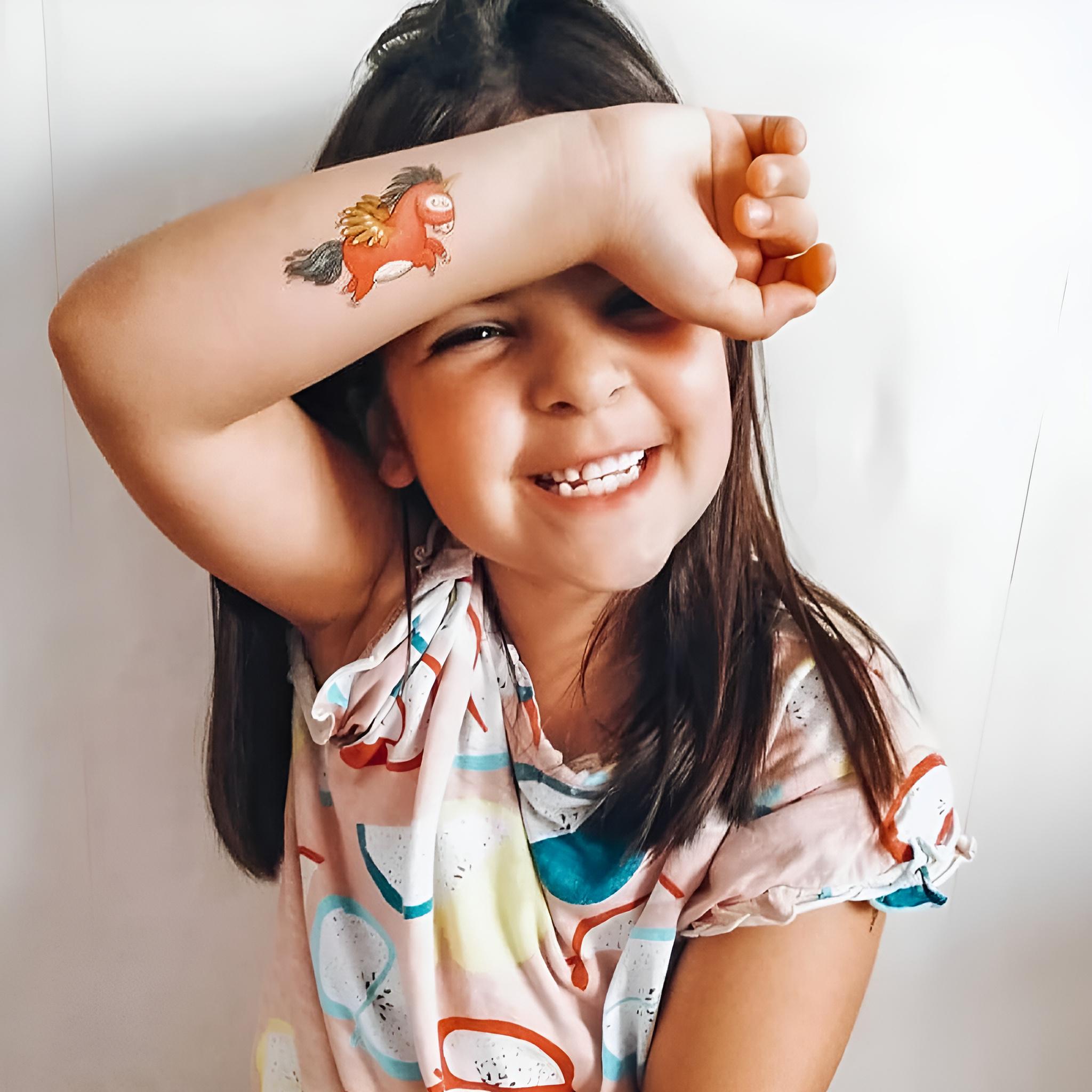 Everjoy 25+ Tatuaggi Temporanei Per Bambini - Arcobaleno, Unicorni, Amore, Impermeabili, Realistici, Per Bomboniere E Feste Di Compleanno - 2